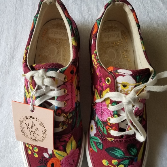 Shoes - Picture 2 of 8